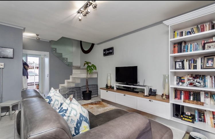 2 Bedroom Property for Sale in Waves Edge Western Cape